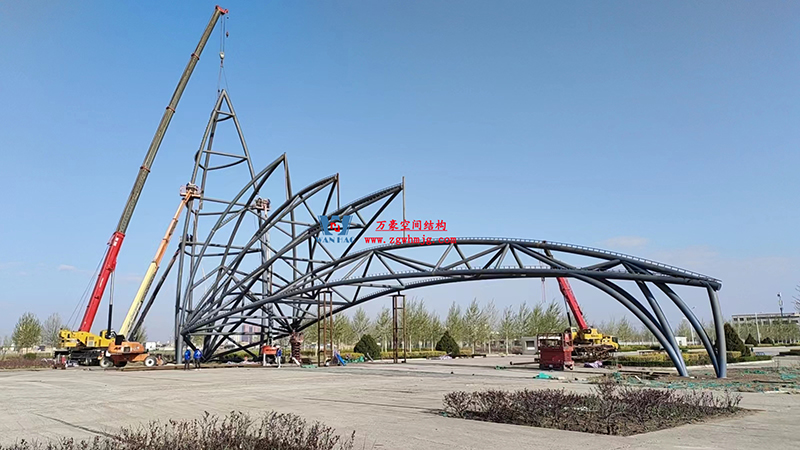 芳菲四月，共鑒美好！陜西定邊馬蓮灘沙漠公園鋼膜結(jié)構(gòu)工程最新進展播報