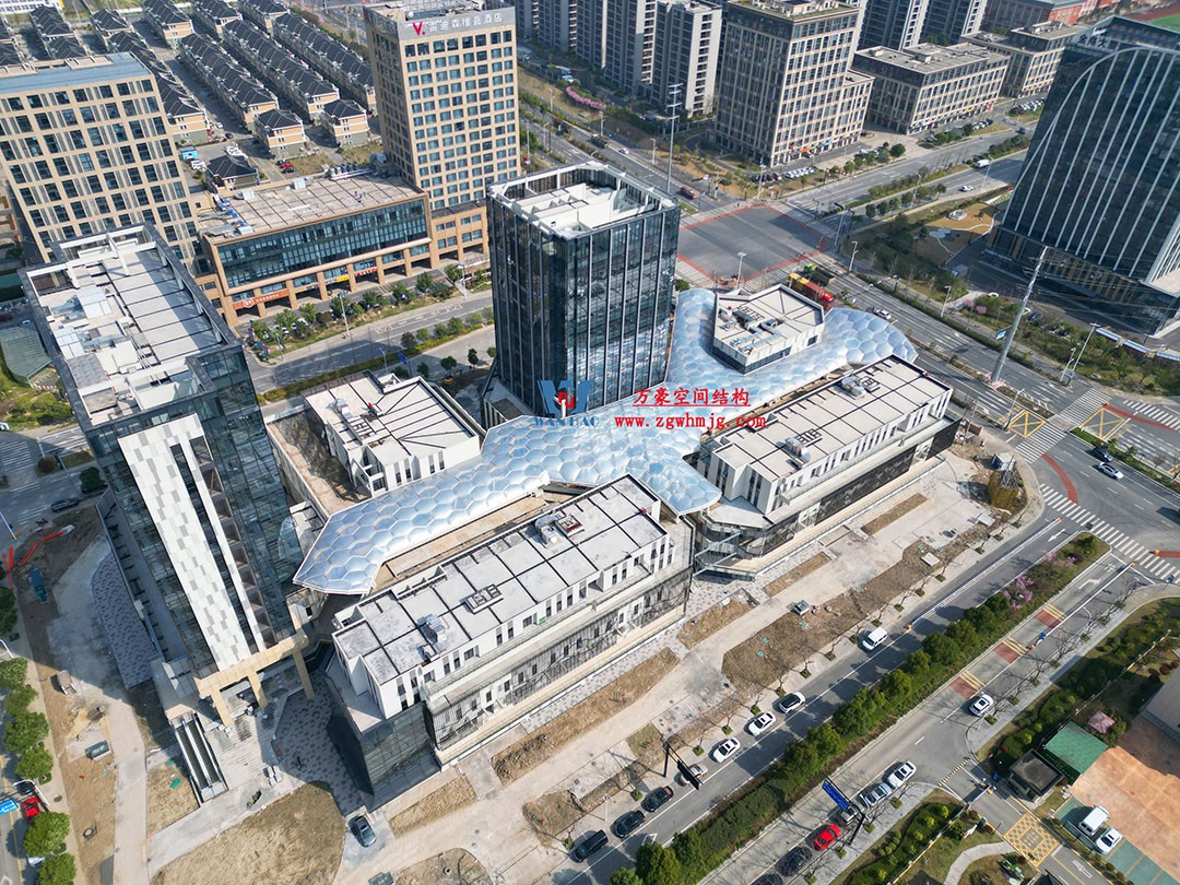 已完工，這個ETFE氣枕商業天幕閃亮登場！