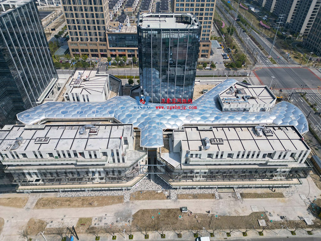 已完工，這個ETFE氣枕商業天幕閃亮登場！