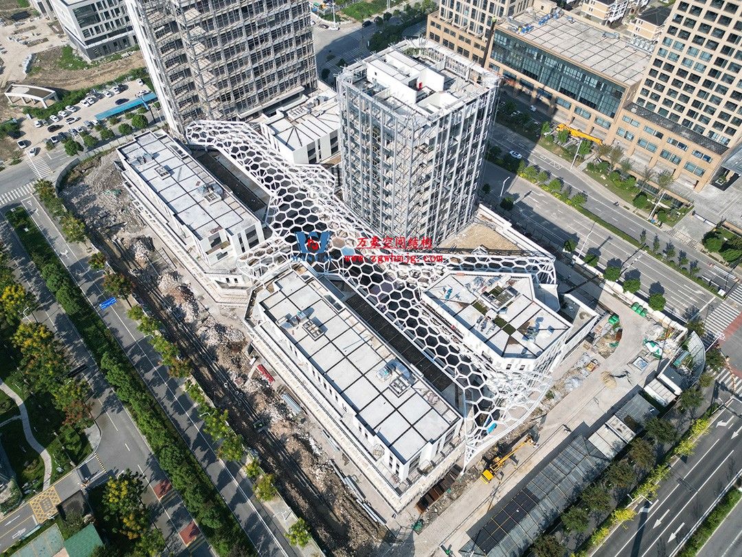 已完工，這個ETFE氣枕商業天幕閃亮登場！