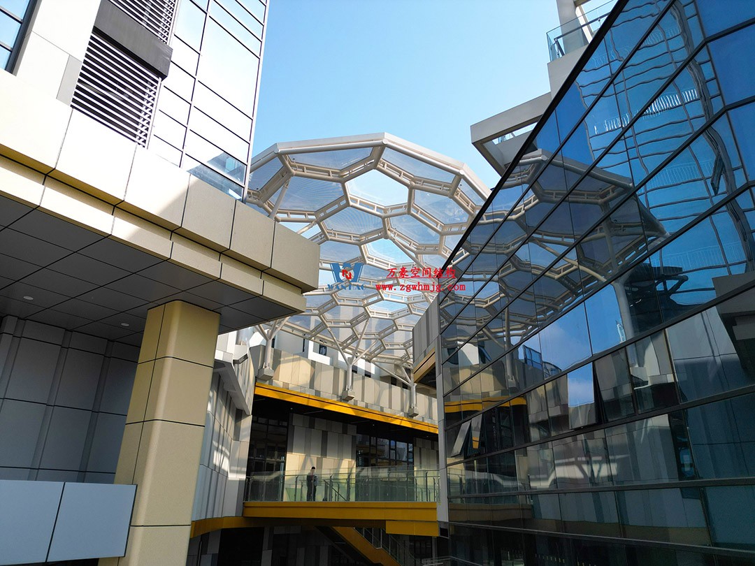 已完工，這個ETFE氣枕商業天幕閃亮登場！