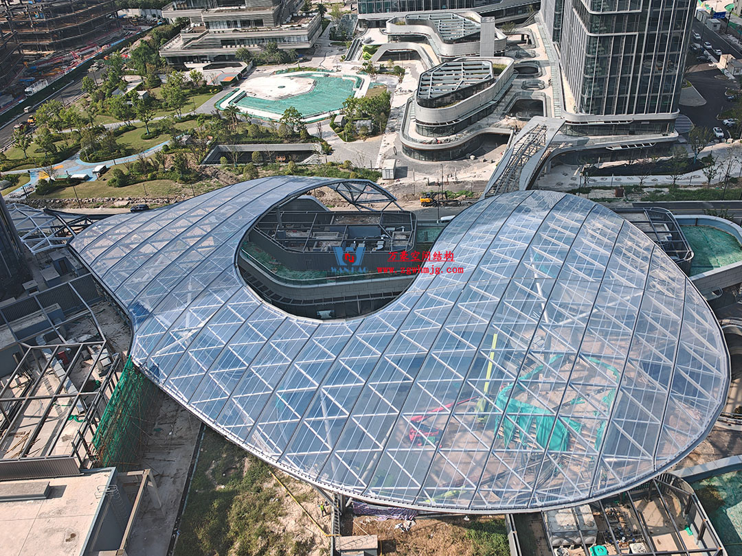 紹興華發(fā)金融活力城ETFE膜結構商業(yè)天幕項目接近尾聲 紹興華發(fā)金融活力城ETFE膜結構商業(yè)天幕項目接近尾聲
