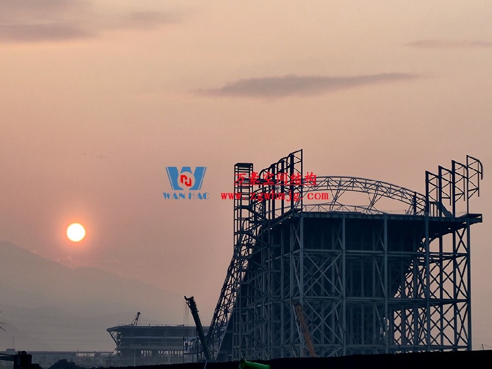 馭風(fēng)逐沙，織就賽道美學(xué)——比亞迪紹興嵊州賽車場(chǎng)干拔沙坡觀景平臺(tái)鋼膜結(jié)構(gòu)