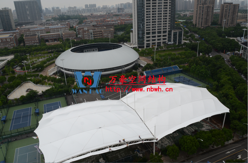 膜結(jié)構(gòu)遮陽雨棚有哪些特點？如何選擇合適的膜結(jié)構(gòu)遮陽棚公司？