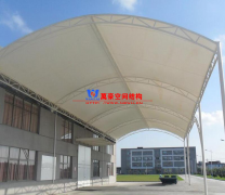 定做膜結構雨棚價格多少?樓頂做個膜結構雨棚子多少錢？