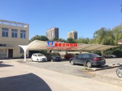 膜結構車棚與鋼結構車棚哪個性價比更高？膜結構車棚比鋼結構車棚好在哪里？