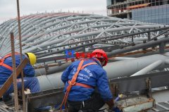 鋼膜結構工程高空作業需要注意哪些事項？如何確保安全？