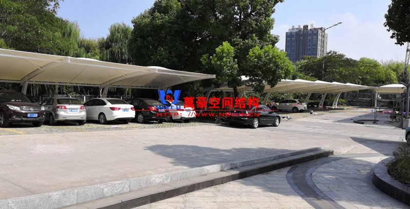 膜結構車棚